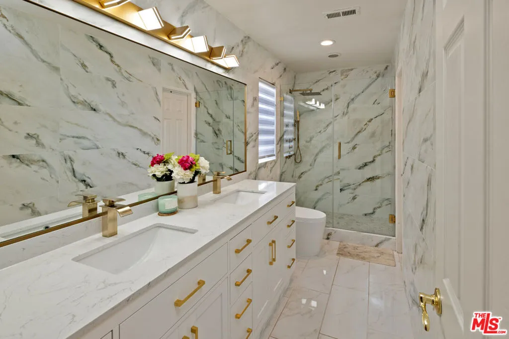 26518 Swan Lane, Canyon Country, California 91387 home-pic-12